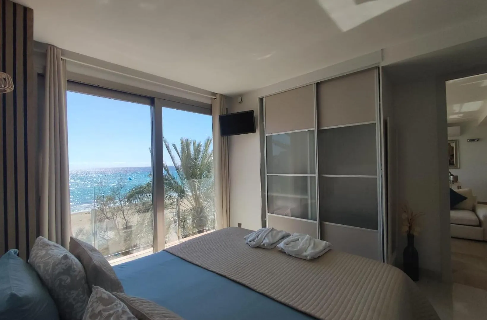 Апартаменты Apartaments Delfin Плайя де Пальма